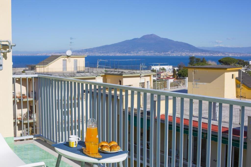 索伦托Super Attico Vista Mare Con Piscina公寓 外观 照片